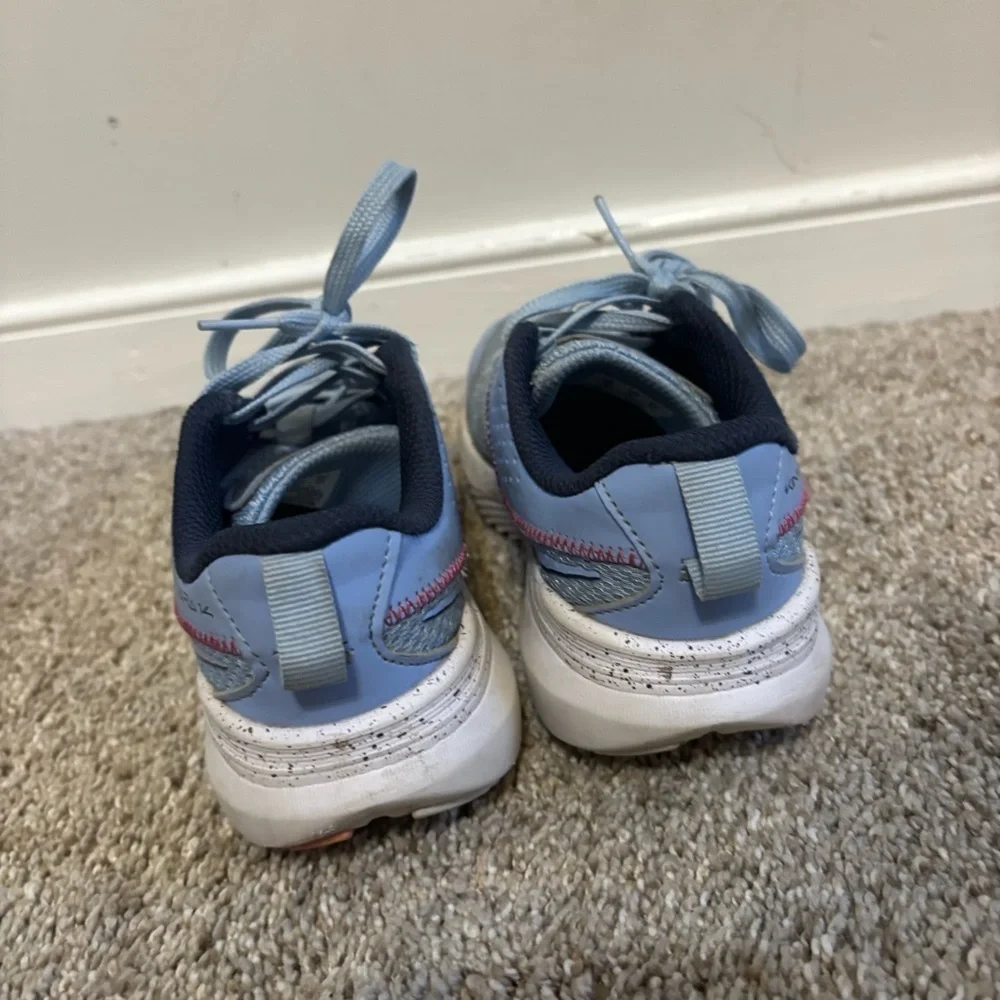 Girls Saucony Kinvara 14 Running Sneakers Size 13 Light Blue